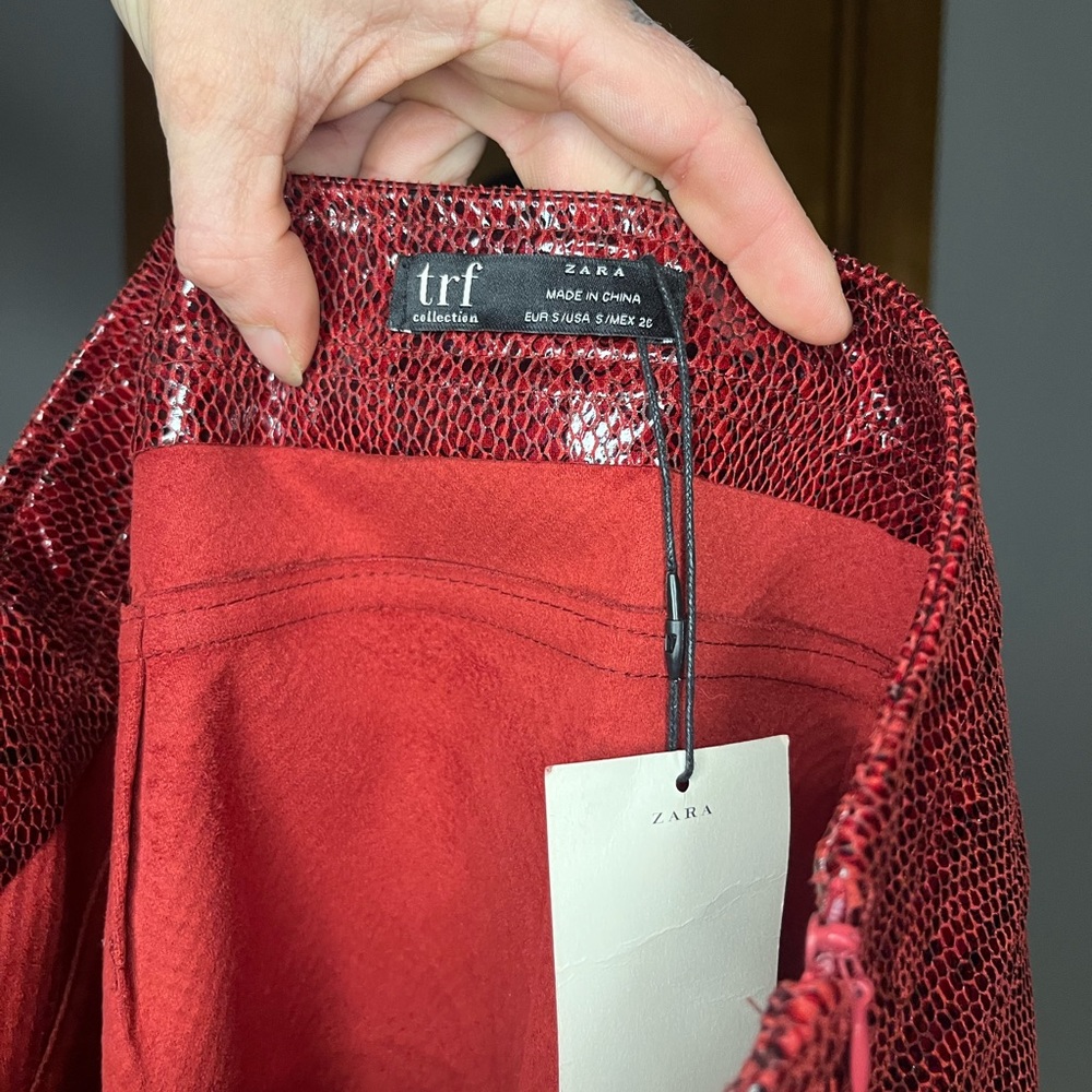 Zara Shiny Red python printed Mini Skirt - Picture 7 of 9